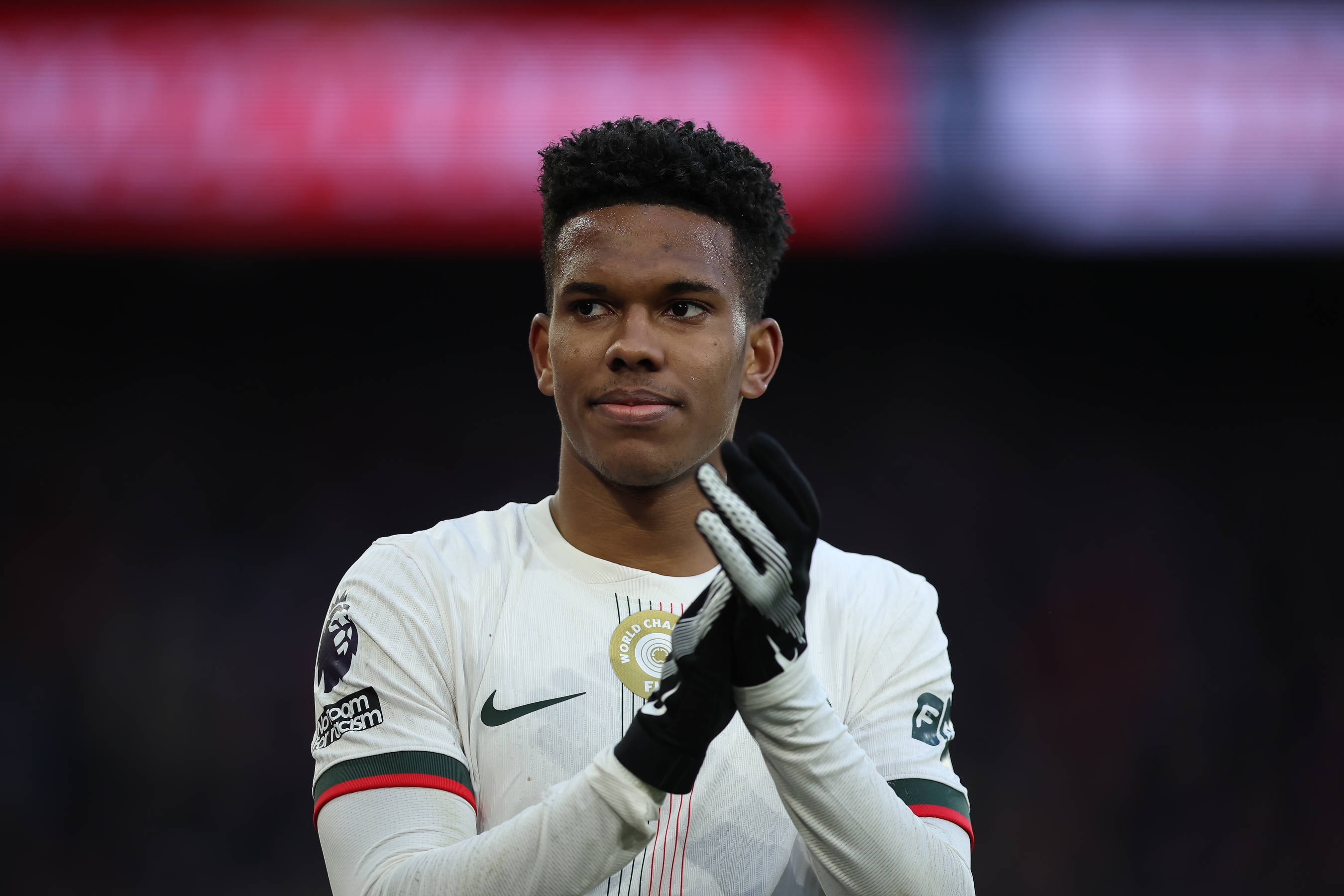阿隆索：我100%信任埃斯特旺，他正处在快速适应和学习的过程中